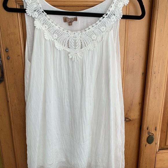 Attractive summer top - Picture 2 of 4